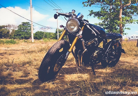 Honda CB400 Super Four “dễ tính” hóa thân thành Café Racer